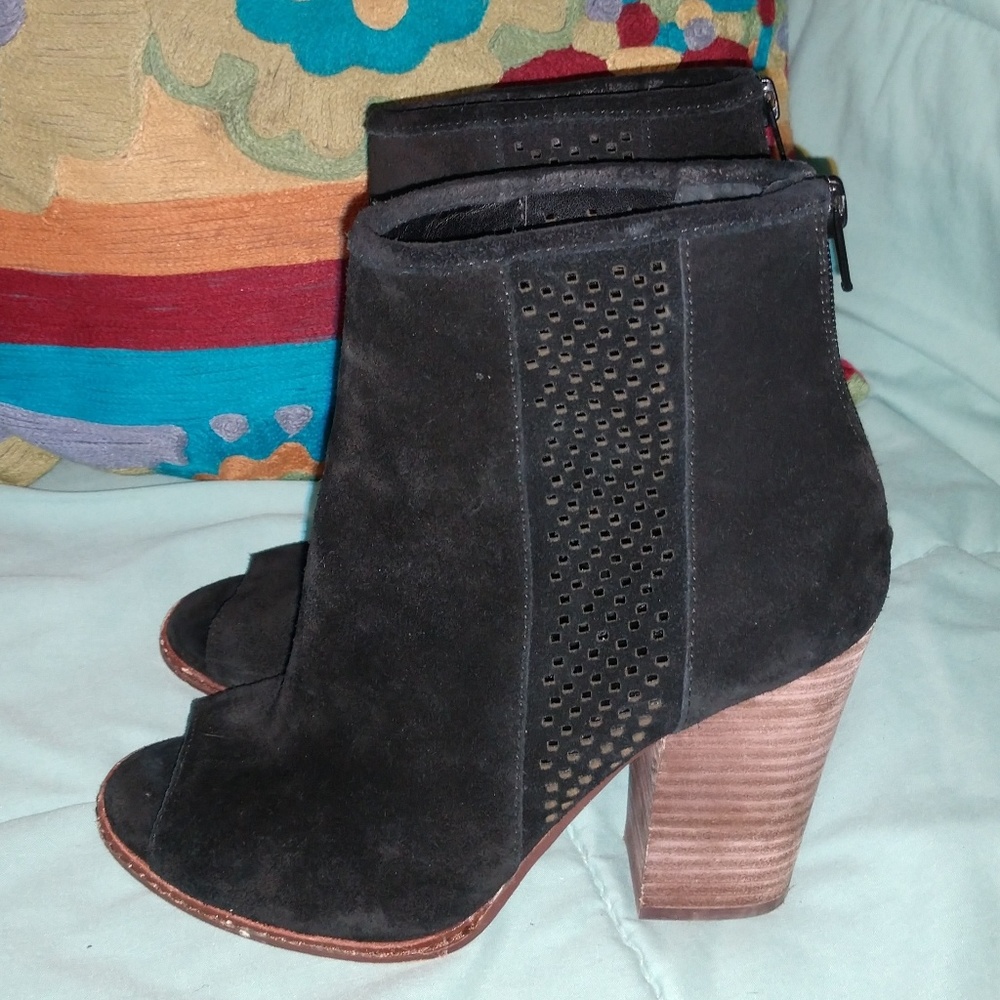 $⬇️ 🖤 Gianni Bini Suede Peep Toe Boots Size 7🖤 - Picture 4 of 7